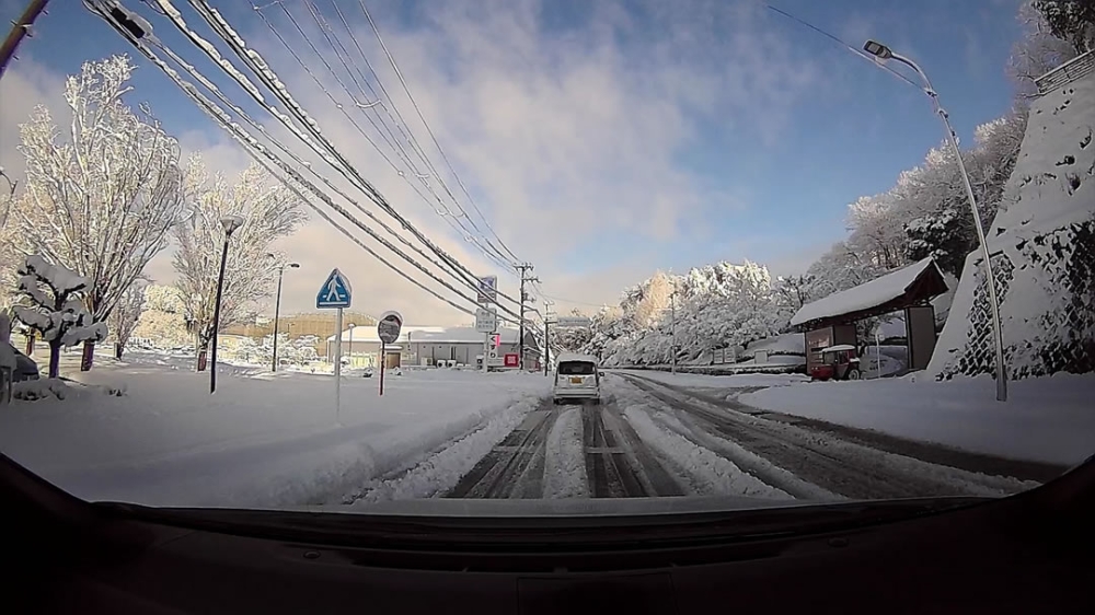 雪道とコンビニ