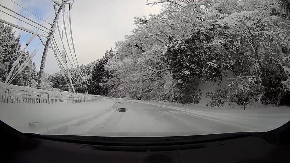 除雪車跡の雪道