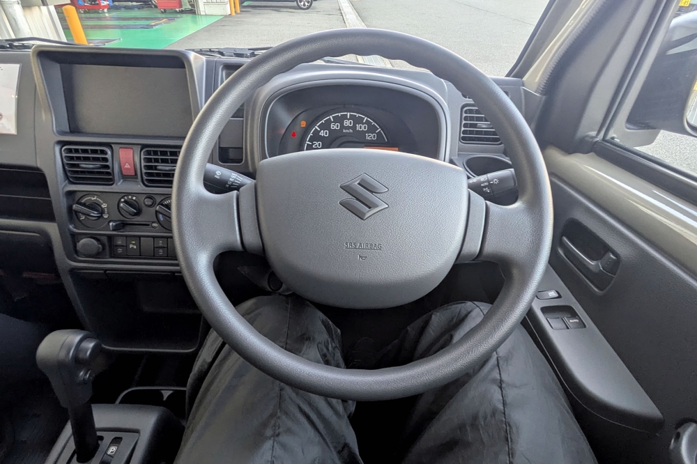 スーパーキャリイのコクピット