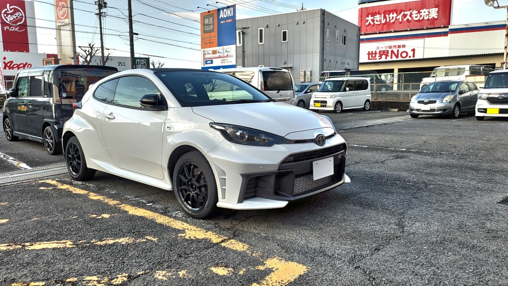 朝の快活クラブとGRヤリス