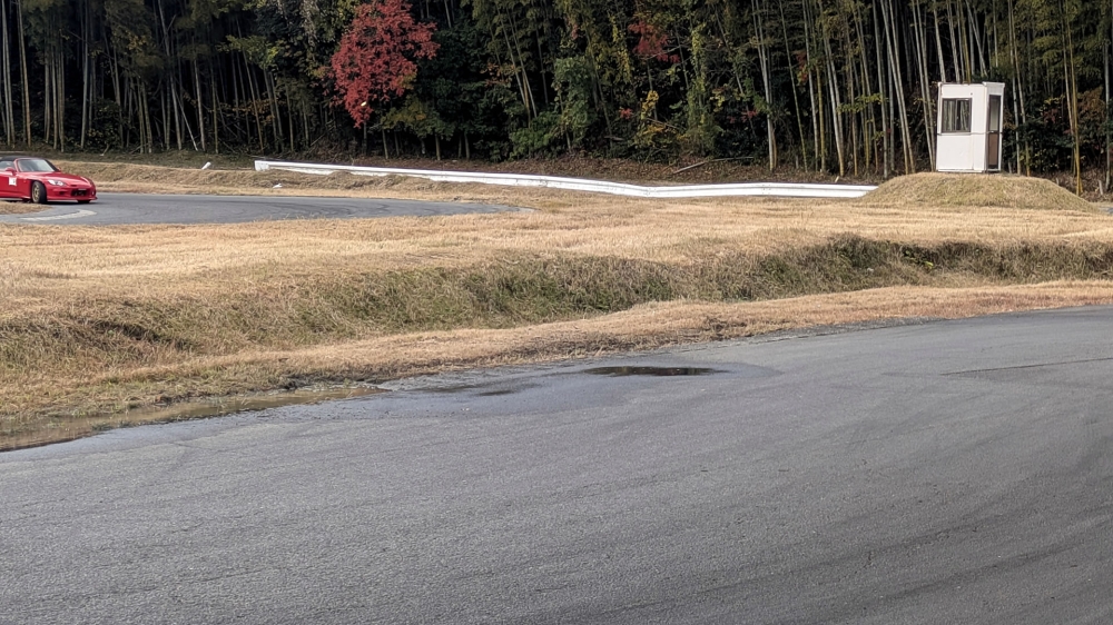 モーターランド鈴鹿の水溜まり