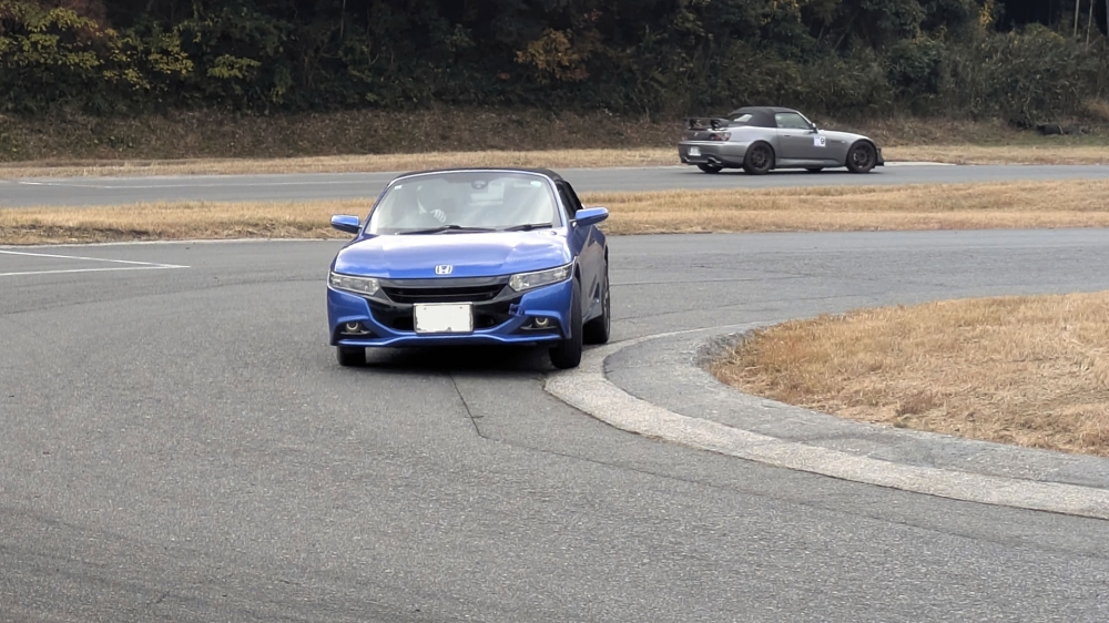 モーターランド鈴鹿の縁石