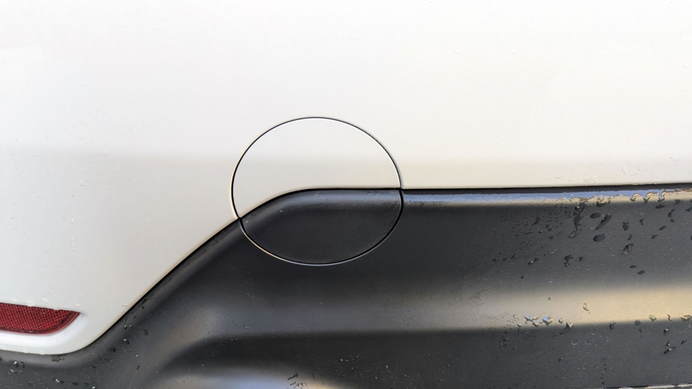 GRヤリスのリア牽引フックカバー