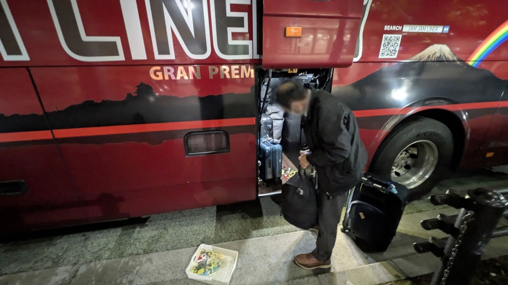 夜行バスの荷室