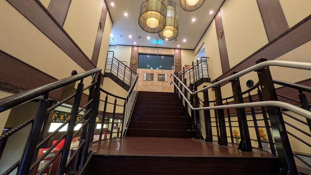 鳥取の快活クラブの階段