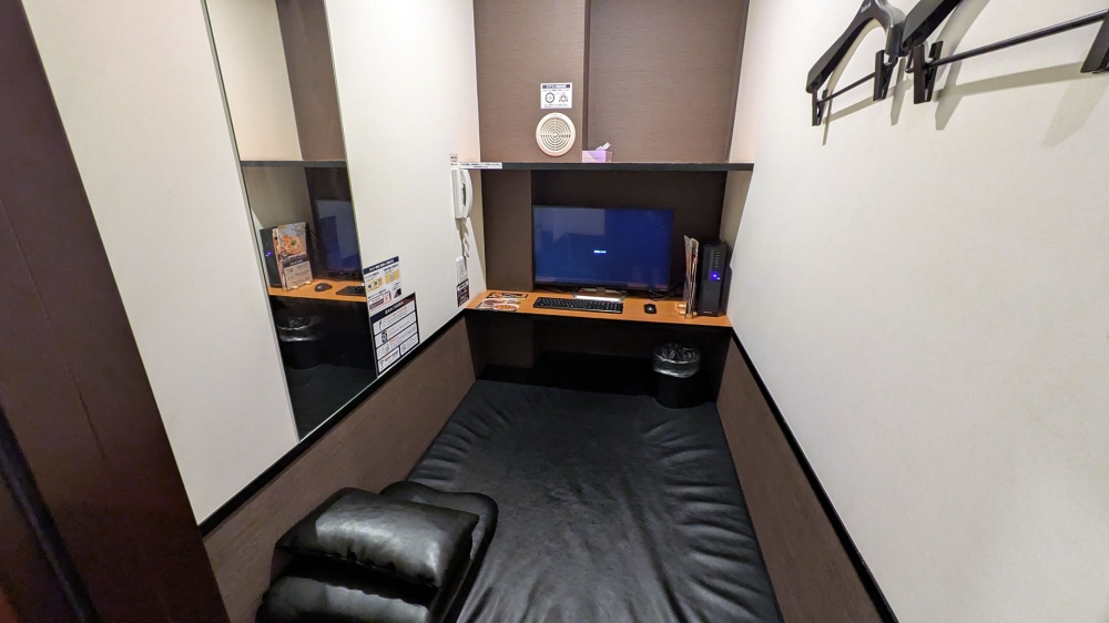 鳥取の快活クラブの鍵付個室内