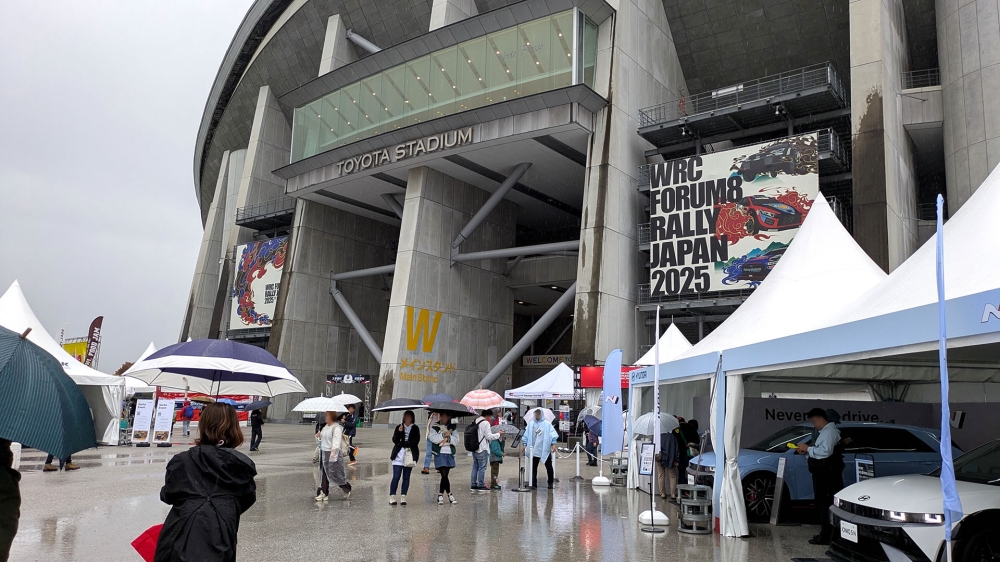 WRCの豊田スタジアム内