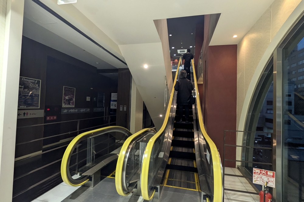 グランドジャニスビルのエスカレーター