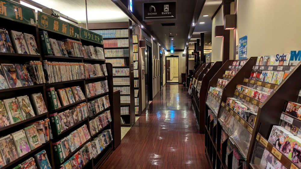 快活クラブの通路