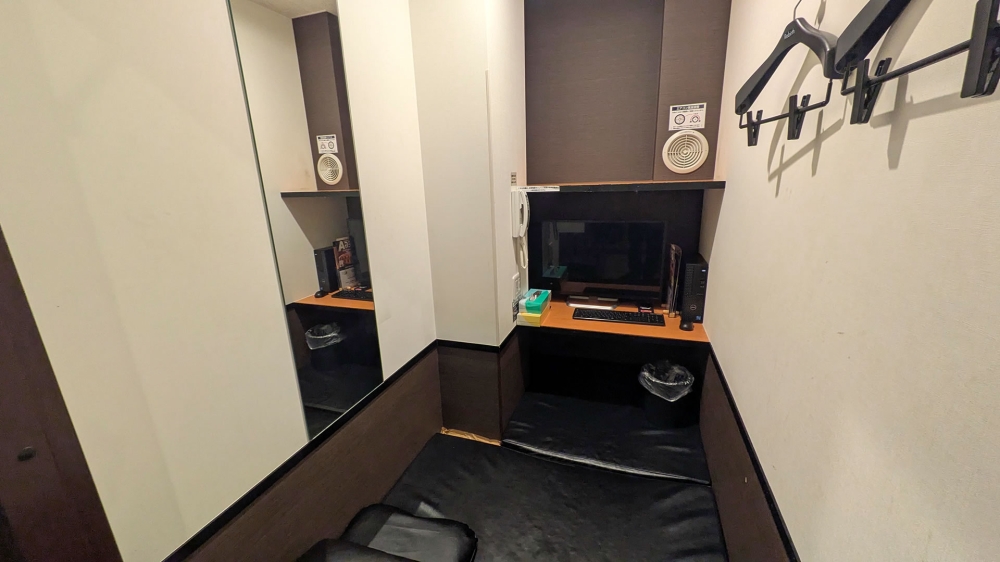 鍵付個室の角部屋