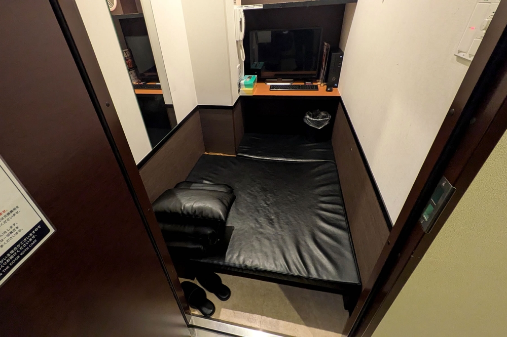 鍵付個室の角部屋2