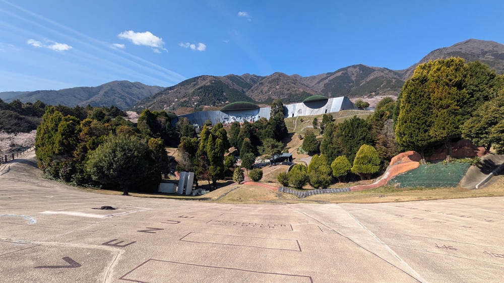 スマホ撮影の養老天命反転地